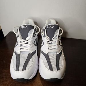 Mens Apex X521 running shoe size‎ 10.5 wide in NEW condition